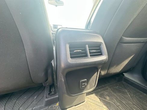 Used 2023 Chevrolet Equinox LT FWD image 25