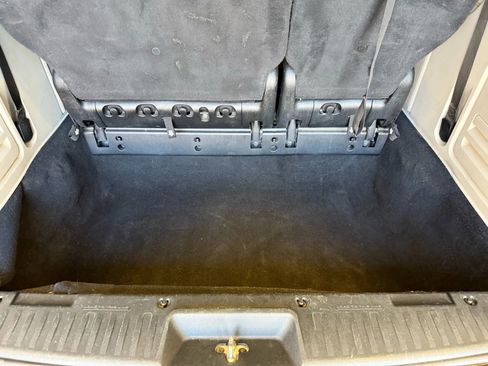 Used 2014 Chrysler Town & Country Touring-L w/ Driver Convenience Group image 27