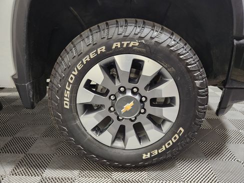 Used 2022 Chevrolet Silverado 2500 Custom w/ Custom Value Package image 11