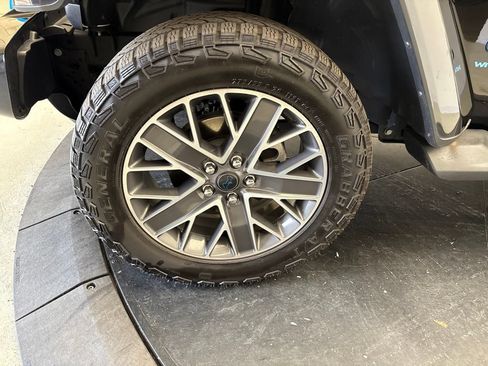 Used 2024 Jeep Wrangler High Altitude AWD/4WD image 16