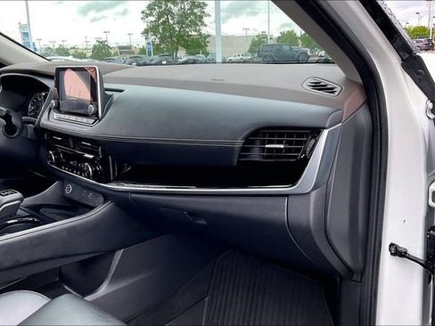 Used 2023 Nissan Rogue SL FWD image 23