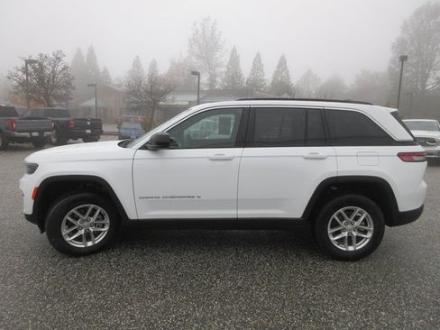 Used 2024 Jeep Grand Cherokee Laredo X w/ Luxury Tech Group I image 9