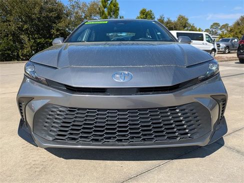 Used 2025 Toyota Camry SE image 9