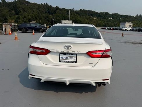 Used 2020 Toyota Camry SE FWD image 4