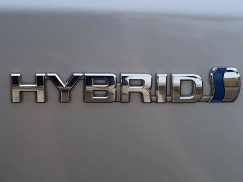 Used 2012 Toyota Prius V Two image 7