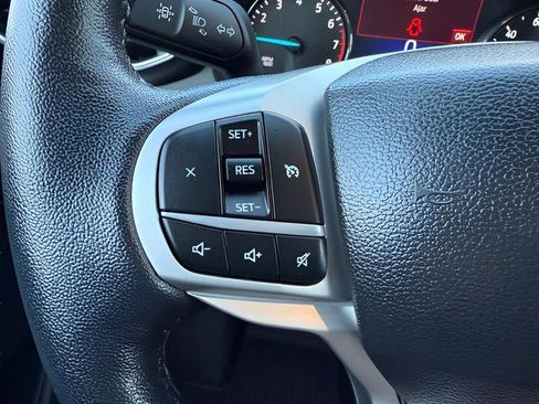 Used 2022 Ford Explorer XLT w/ Equipment Group 202A AWD/4WD image 18