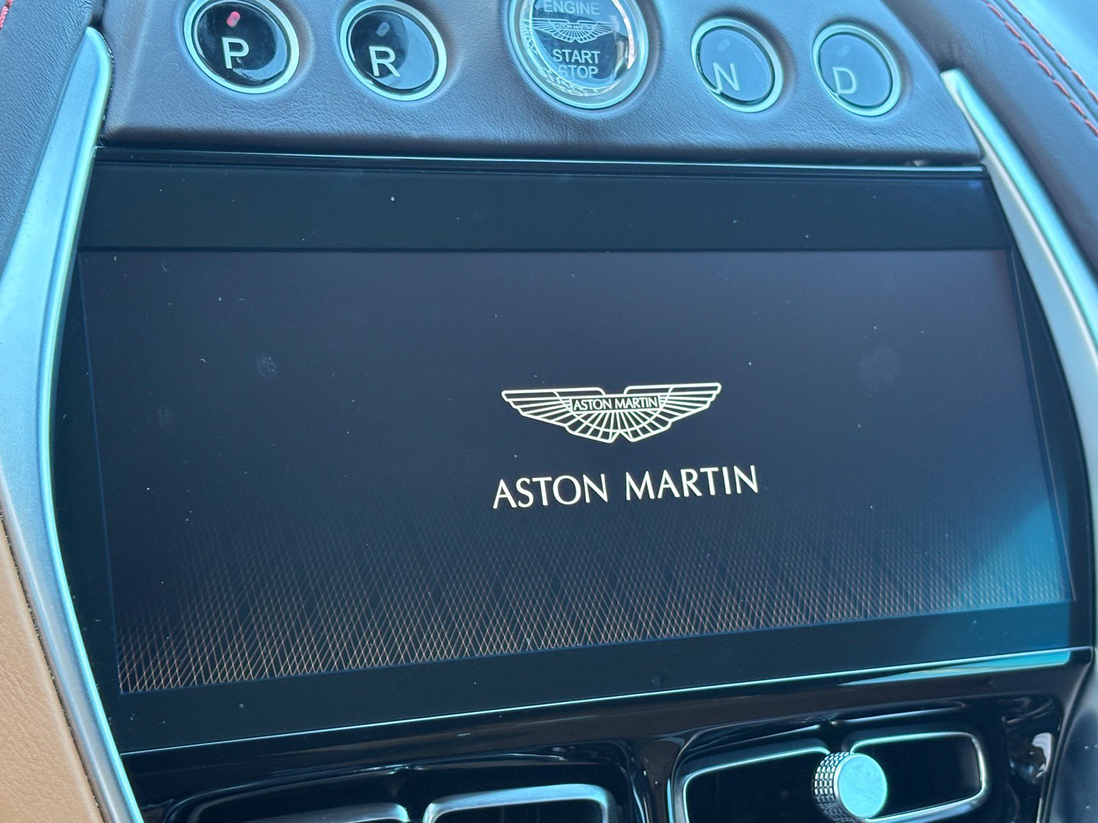 Used 2021 Aston Martin DBX AWD/4WD image 25