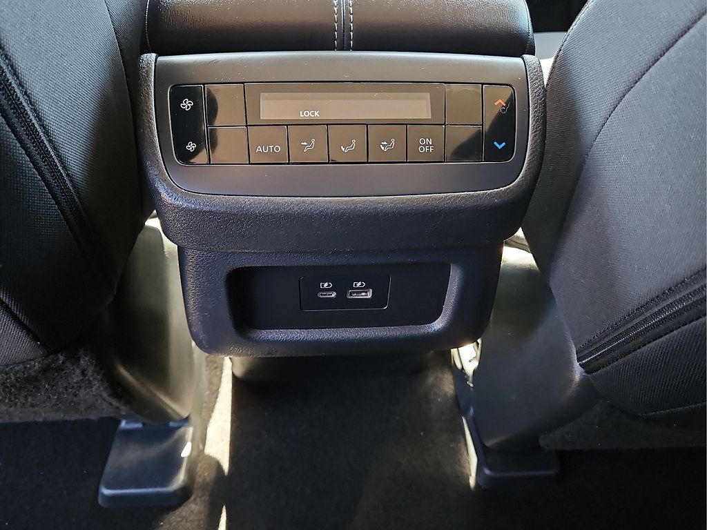 Used 2024 Nissan Pathfinder SV FWD image 13