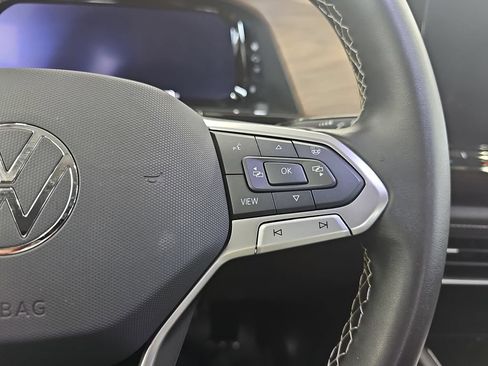 Used 2025 Volkswagen Atlas SE FWD image 18