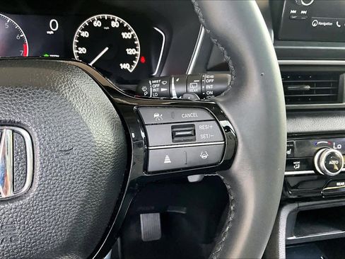 Used 2025 Honda Pilot Touring image 25