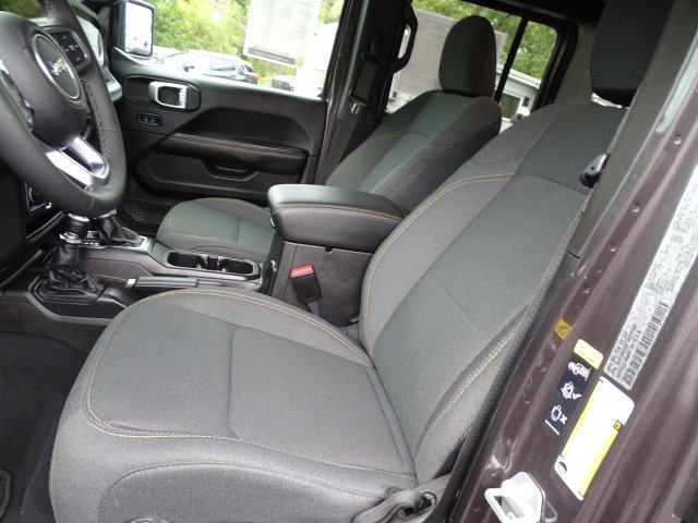 Certified 2026 Jeep Wrangler Unlimited Sahara AWD/4WD image 3