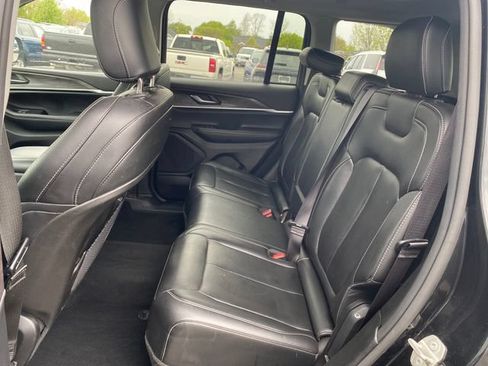 Used 2023 Jeep Grand Cherokee Limited AWD/4WD image 19