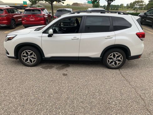 Used 2023 Subaru Forester Premium AWD/4WD image 5