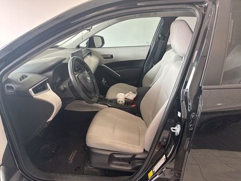 Used 2024 Toyota Corolla Cross L image 6