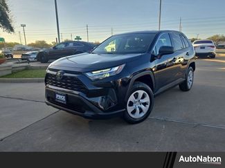 Used 2023 Toyota RAV4 LE video 1