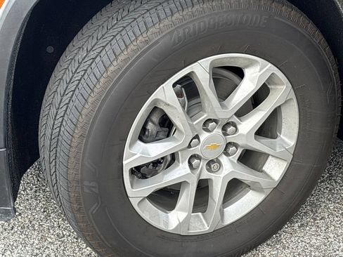 Used 2022 Chevrolet Traverse LS FWD image 5