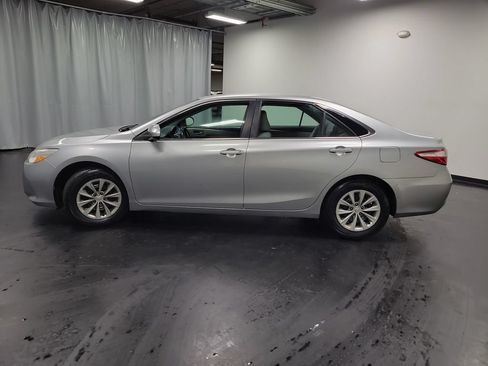 Used 2016 Toyota Camry LE FWD image 5