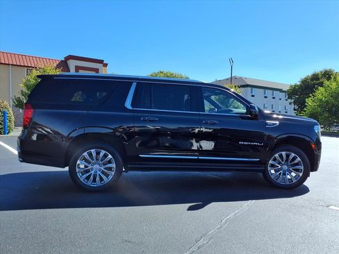 Used 2022 GMC Yukon XL Denali w/ Denali Premium Package image 39