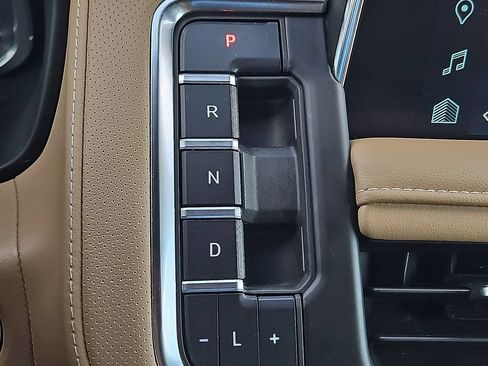 Used 2022 Chevrolet Tahoe Premier AWD/4WD image 27
