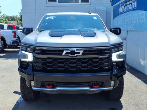 Used 2024 Chevrolet Silverado 1500 ZR2 w/ Technology Package AWD/4WD image 2
