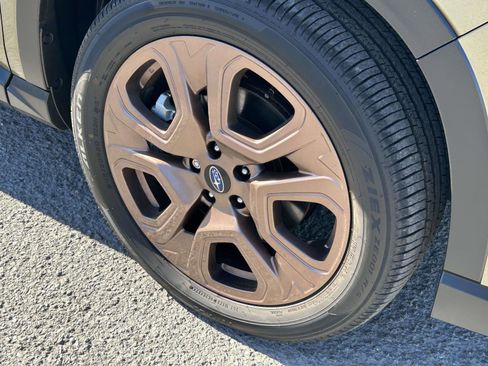 Used 2025 Subaru Ascent Bronze Edition image 9