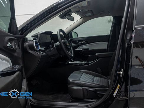 Used 2025 Chevrolet Trax LT w/ Driver Confidence Package FWD image 11