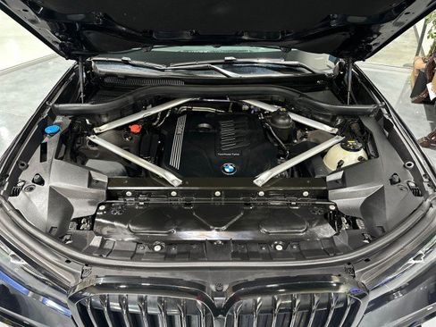 Used 2021 BMW X7 xDrive40i w/ M Sport Package AWD/4WD image 26