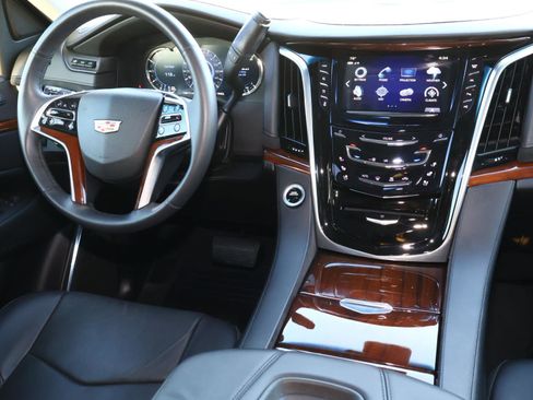 Used 2018 Cadillac Escalade Premium Luxury image 9