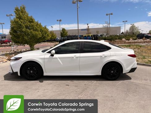 Used 2025 Toyota Camry SE AWD/4WD image 4