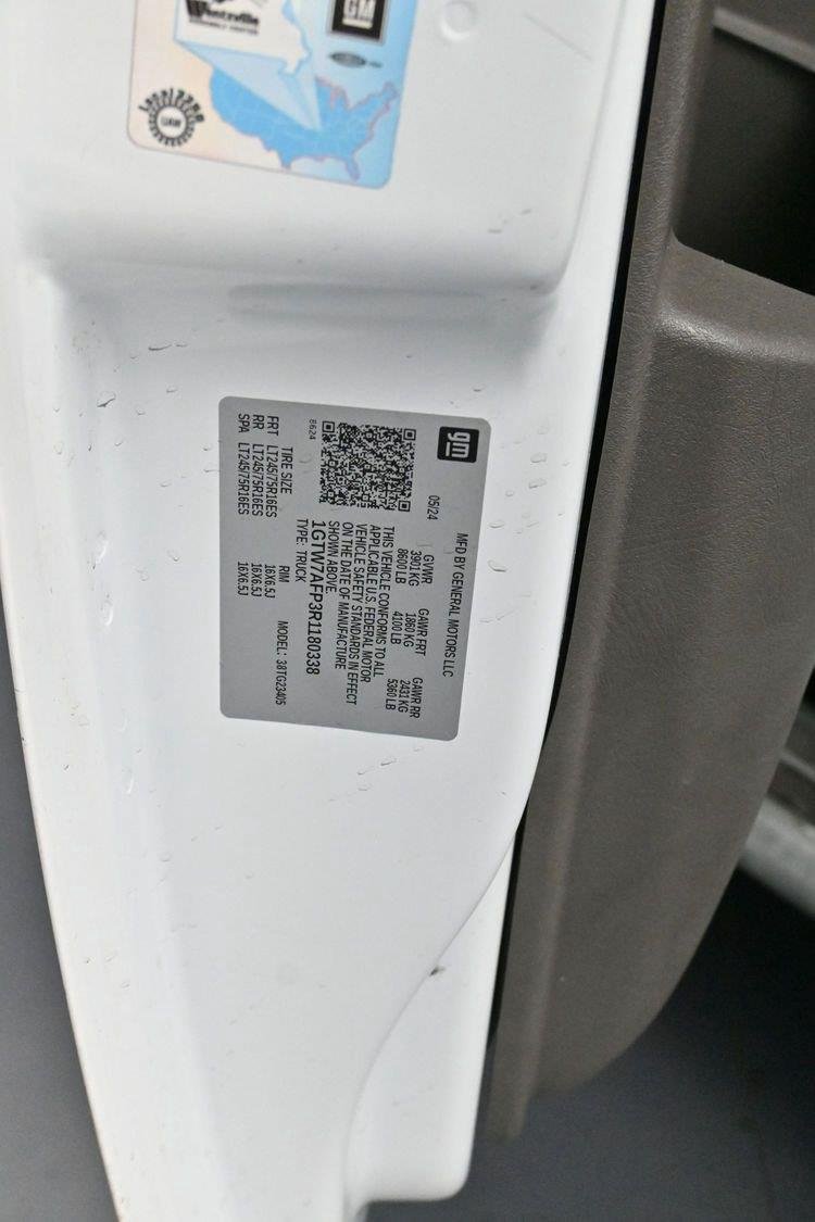Used 2024 GMC Savana 2500 w/ Driver Convenience Package RWD image 28