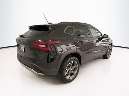 Used 2024 Chevrolet Trax LT w/ Driver Confidence Package FWD image 7