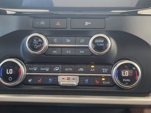 Used 2024 Ford Expedition Limited image 39