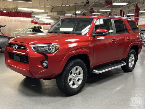Used 2024 Toyota 4Runner SR5 Premium w/ Moonroof Package image 5