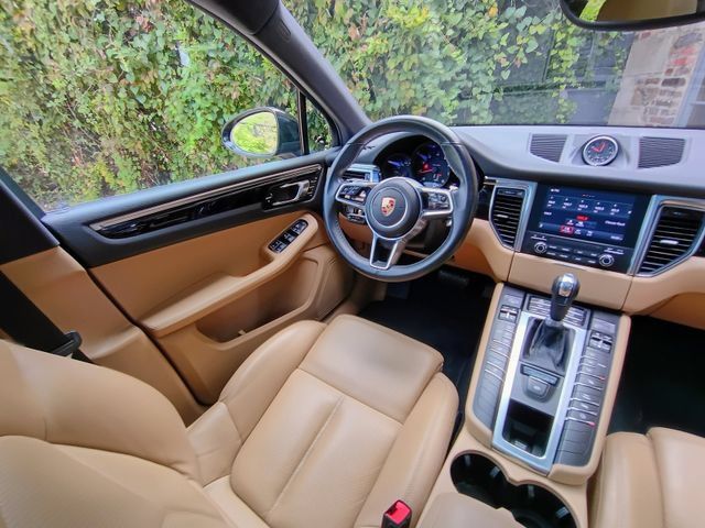 Used 2018 Porsche Macan AWD/4WD image 42