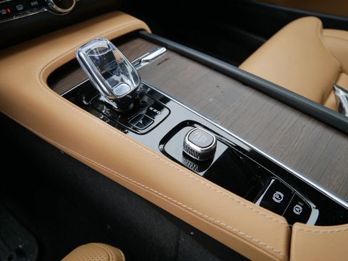 Certified 2024 Volvo V90 B6 Cross Country Ultimate w/ Protection Package Premier image 19