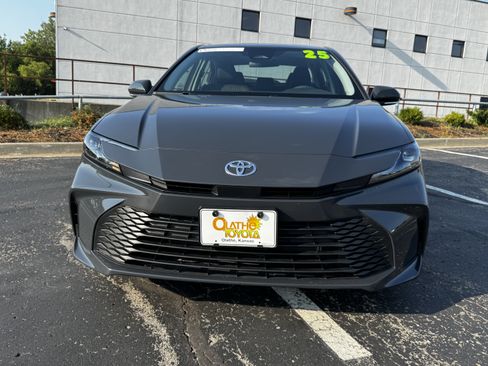Used 2025 Toyota Camry LE FWD image 22