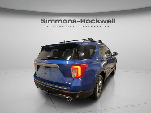 Used 2022 Ford Explorer XLT w/ Equipment Group 202A image 5