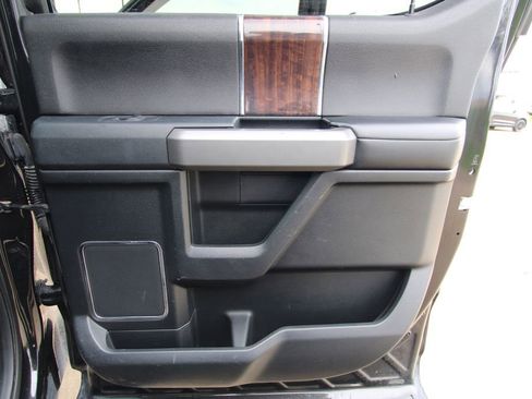 Used 2015 Ford F150 Platinum w/ Equipment Group 701A Luxury image 42