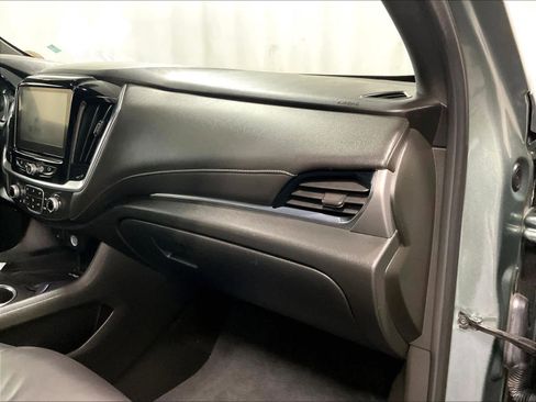 Used 2023 Chevrolet Traverse LT image 13
