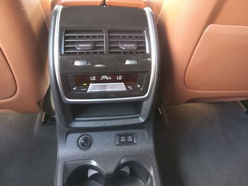 Used 2024 BMW X7 M60i w/ Climate Comfort Package AWD/4WD image 27