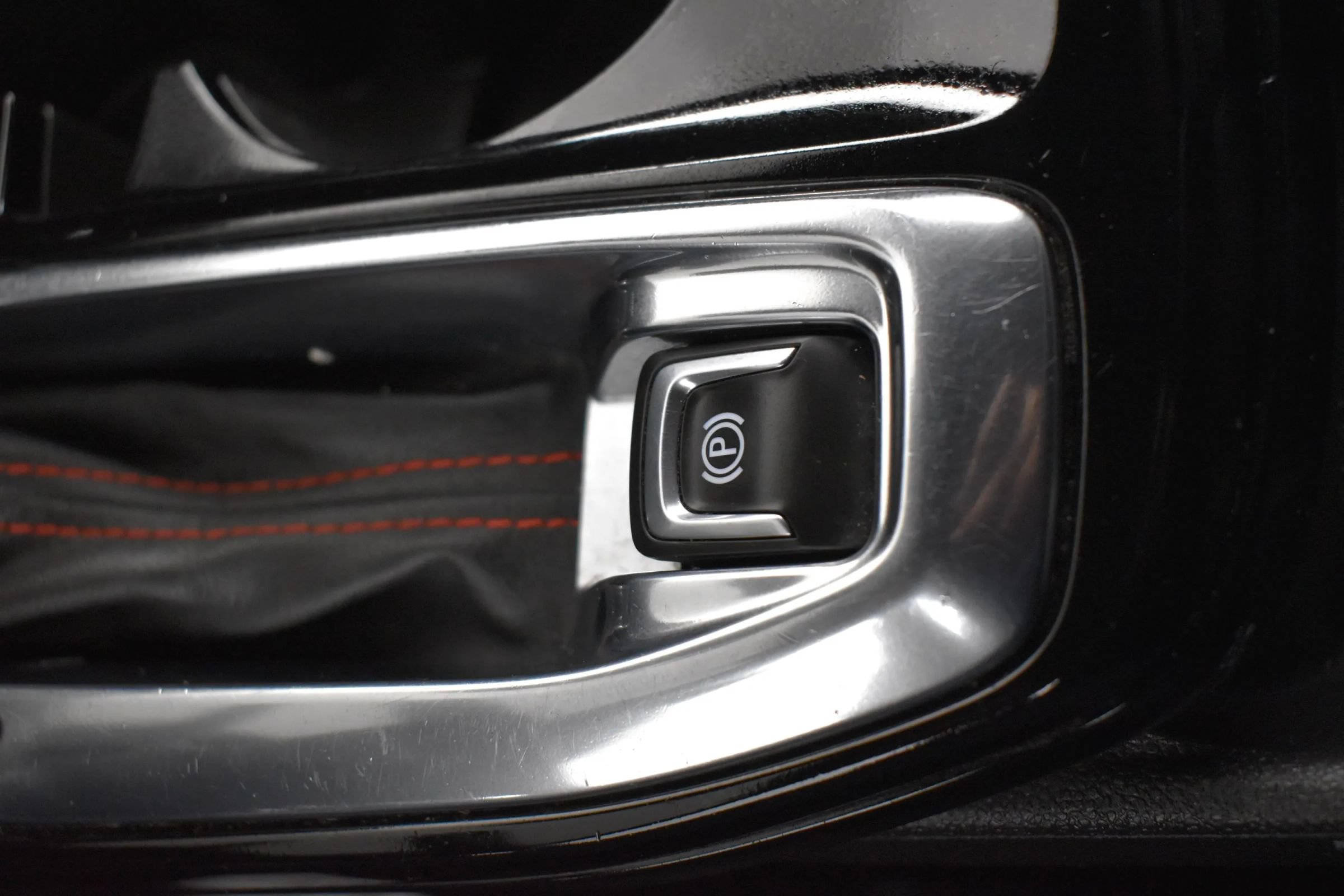 Used 2025 Chevrolet Trax RS FWD image 33