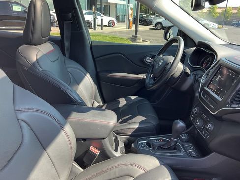 Used 2020 Jeep Cherokee Trailhawk AWD/4WD image 19