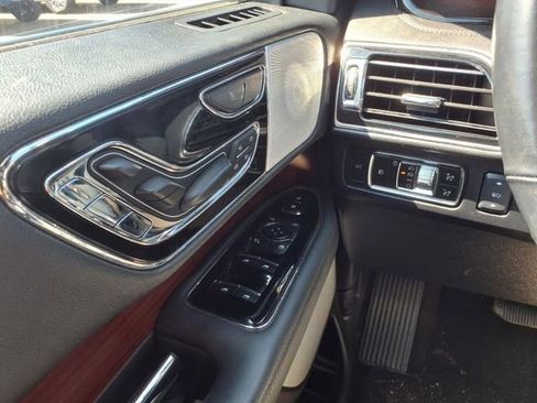 Used 2023 Lincoln Navigator Reserve image 14