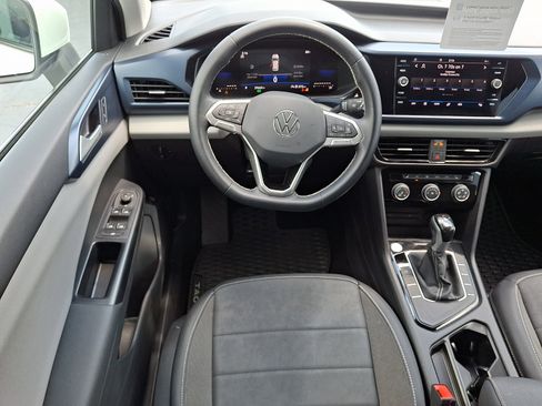 Certified 2023 Volkswagen Taos SE FWD image 11