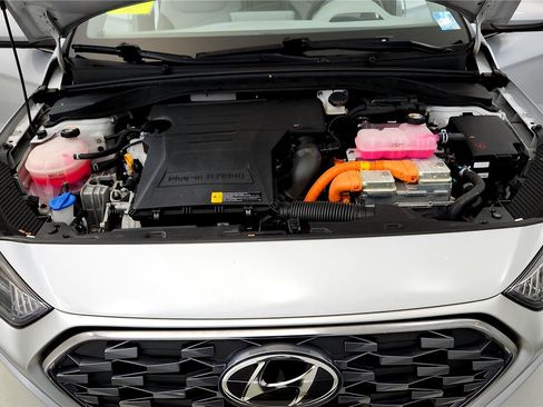 Used 2020 Hyundai Ioniq SEL image 15