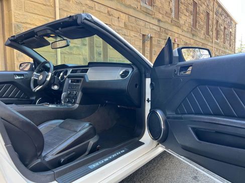 Used 2013 Ford Mustang Premium image 18