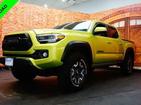 Used 2023 Toyota Tacoma TRD Off-Road w/ Technology Package AWD/4WD image 3