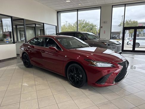 Used 2023 Lexus ES 350 F Sport w/ Accessory Package (Z2) image 3