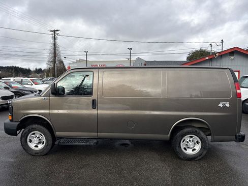Used 2016 Chevrolet Express 2500 image 12