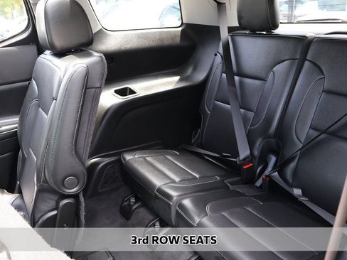 Used 2020 GMC Acadia SLT w/ Driver Alert Package II FWD image 17